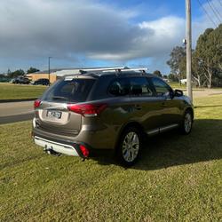 2019 Mitsubishi
Outlander ES
