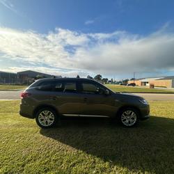 2019 Mitsubishi
Outlander ES