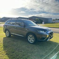 2019 Mitsubishi
Outlander ES