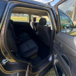 2019 Mitsubishi
Outlander ES