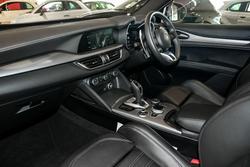 2023 Alfa Romeo
Stelvio Veloce
