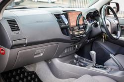 2013 Toyota HILUX SR5