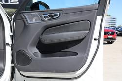 2023 Volvo XC60 Recharge Ultimate T8 Plug-In Hybrid