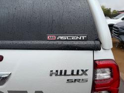 2023 Toyota Hilux SR5