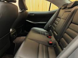 2018 Lexus
IS300h Luxury 2.5L Hybrid Auto CVT Sedan