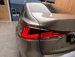 2018 Lexus
IS300h Luxury 2.5L Hybrid Auto CVT Sedan