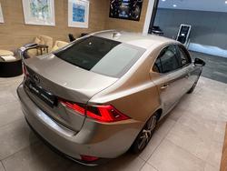 2018 Lexus
IS300h Luxury 2.5L Hybrid Auto CVT Sedan