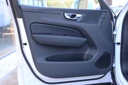 2025 Volvo XC60 Plus B5 Bright
