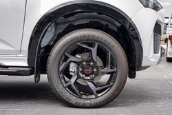 2025 Isuzu MU-X X-TERRAIN