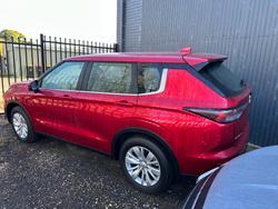 2025 Mitsubishi Outlander ES