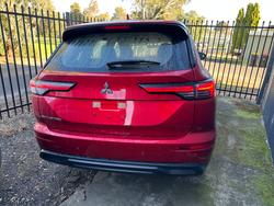 2025 Mitsubishi Outlander ES