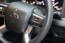 2023 Mitsubishi Outlander LS