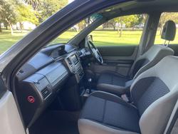 2006 Nissan
                X-Trail 