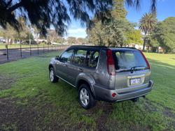 2006 Nissan
                X-Trail 