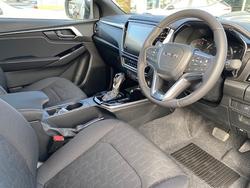2025 ISUZU
D-MAX LSU