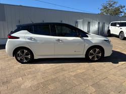 2022 Nissan LEAF ZE1