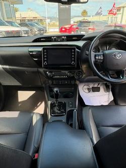 2022 Toyota Hilux Rogue (4x4)