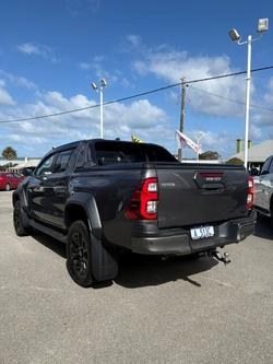 2022 Toyota Hilux Rogue (4x4)