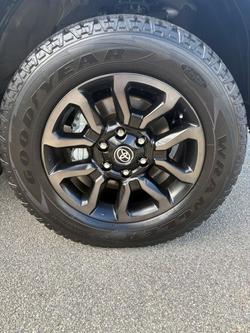2022 Toyota Hilux Rogue (4x4)