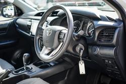 2023 Toyota HILUX SR