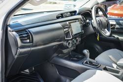 2023 Toyota HILUX SR