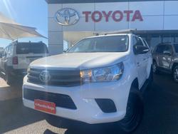 2017 TOYOTA HILUX SR (4x4)
