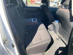 2017 TOYOTA HILUX SR (4x4)