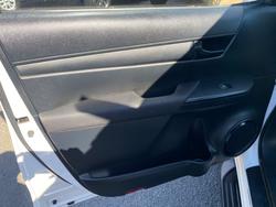 2017 TOYOTA HILUX SR (4x4)