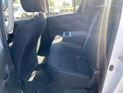 2017 TOYOTA HILUX SR (4x4)