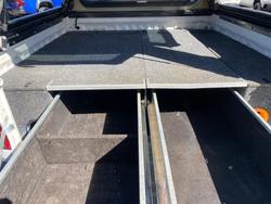 2017 TOYOTA HILUX SR (4x4)