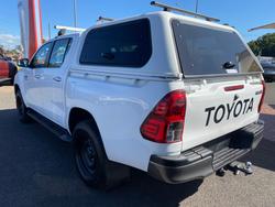 2017 TOYOTA HILUX SR (4x4)