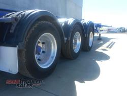 2005 Barker 40FT Skel