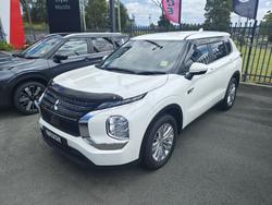 2024 MITSUBISHI Outlander ES
