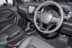 2025 Isuzu D-MAX BLADE