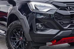 2025 Isuzu D-MAX BLADE