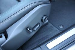 2026 Volvo XC60 Ultra T8 Plug-In Hybrid Dark