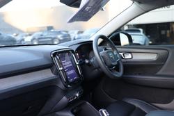 2022 Volvo XC40 Ultimate B5 Dark