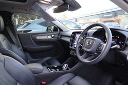 2022 Volvo XC40 Ultimate B5 Dark