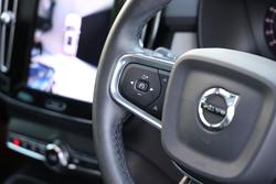 2022 Volvo XC40 Ultimate B5 Dark