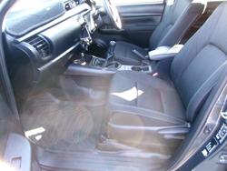 2022 Toyota
Hilux 4x4 Hilux 4x4 SR 2.8L T Diesel Manual Double Cab C/C C221370 001