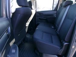 2022 Toyota
Hilux 4x4 Hilux 4x4 SR 2.8L T Diesel Manual Double Cab C/C C221370 001
