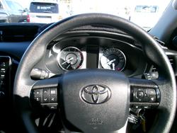 2022 Toyota
Hilux 4x4 Hilux 4x4 SR 2.8L T Diesel Manual Double Cab C/C C221370 001