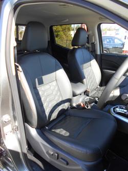 2025 Nissan
Navara ST-X