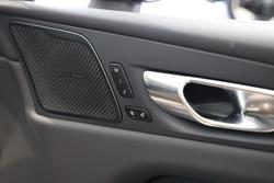 2025 Volvo XC60 Plus B5 Bright