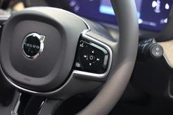 2025 Volvo XC60 Plus B5 Bright