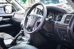 2016 Toyota LANDCRUISER VX