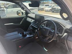 2024 Toyota LANDCRUISER GXL White