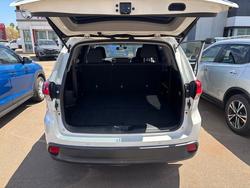 2017 Toyota Kluger GX AWD White