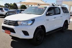 2017 TOYOTA HILUX SR (4x4)