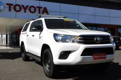 2017 TOYOTA HILUX SR (4x4)